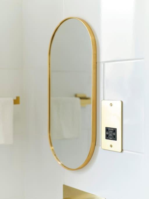 Rofennie Suite -Luxury Ensuite Room! Мейдстон Екстер'єр фото