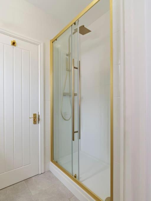 Rofennie Suite -Luxury Ensuite Room! Мейдстон Екстер'єр фото