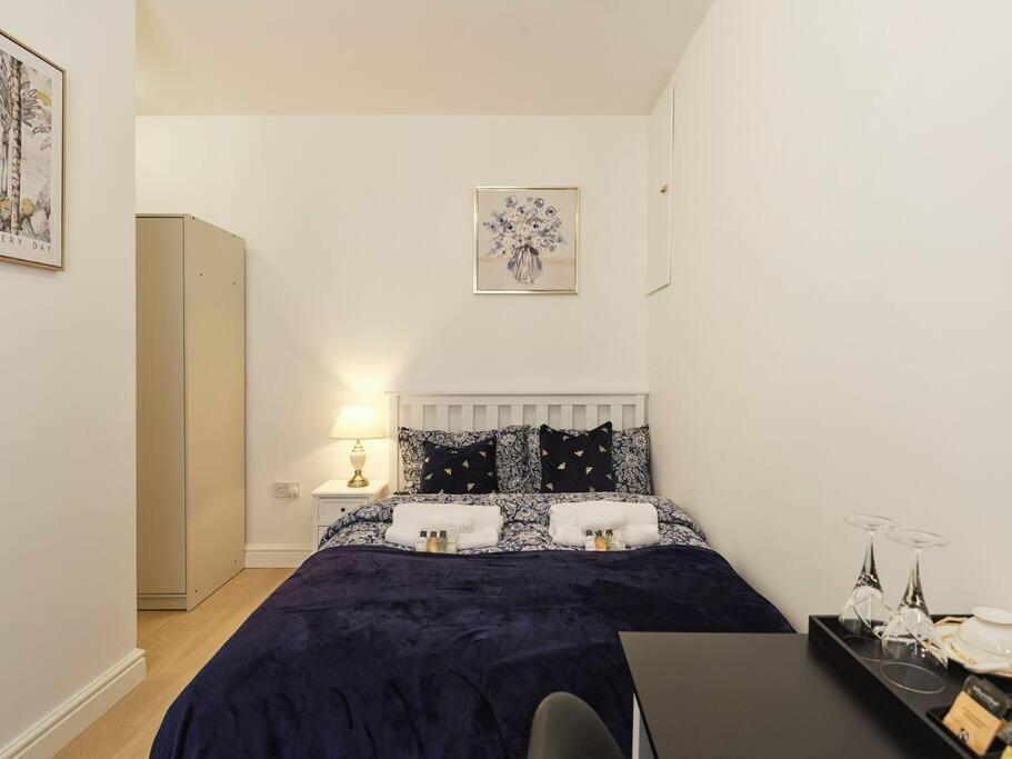 Rofennie Suite -Luxury Ensuite Room! Мейдстон Екстер'єр фото